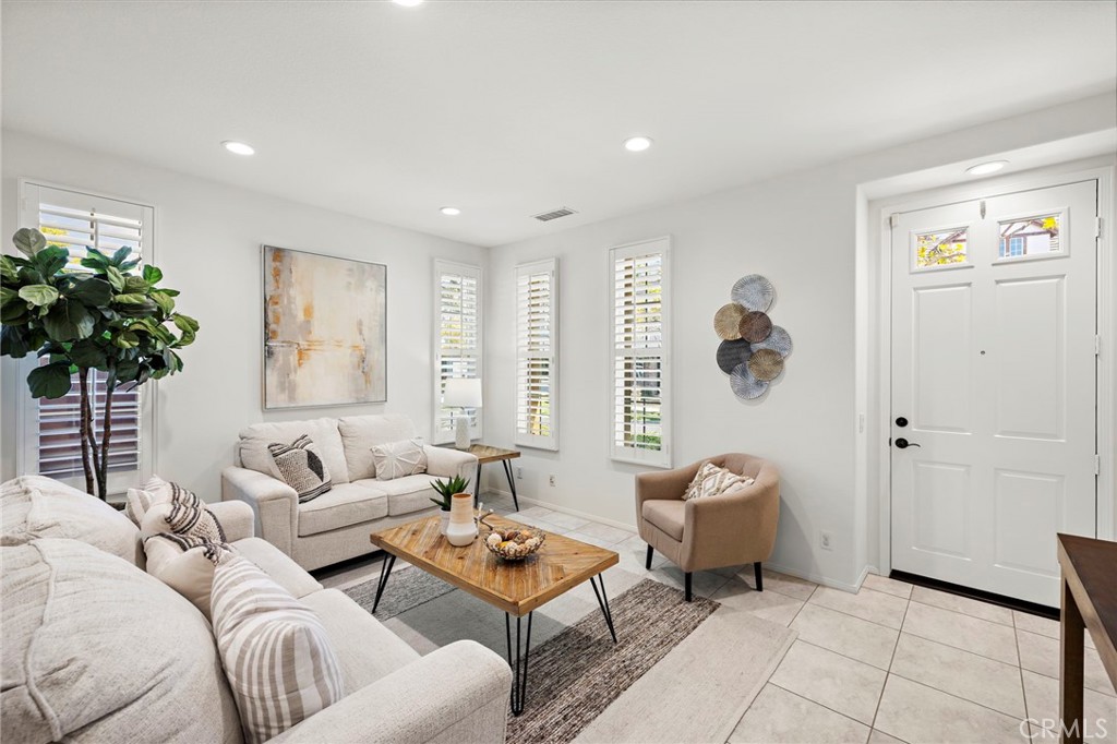 MLS #OC25216652 image #4