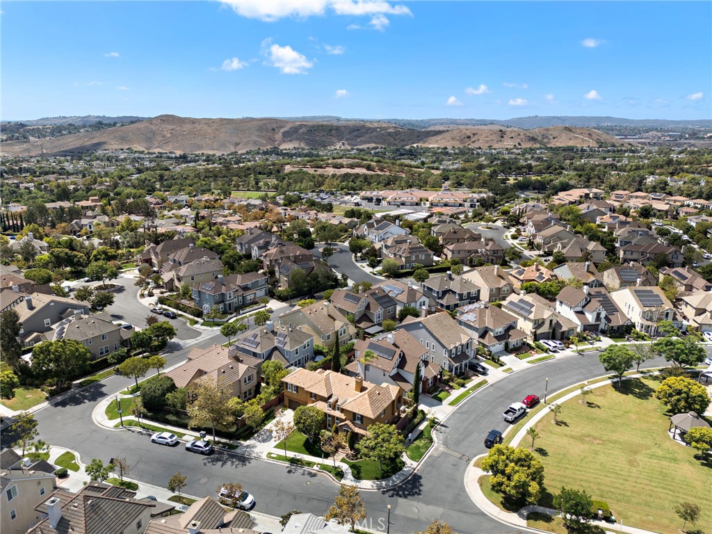 MLS #OC25216652 image #40