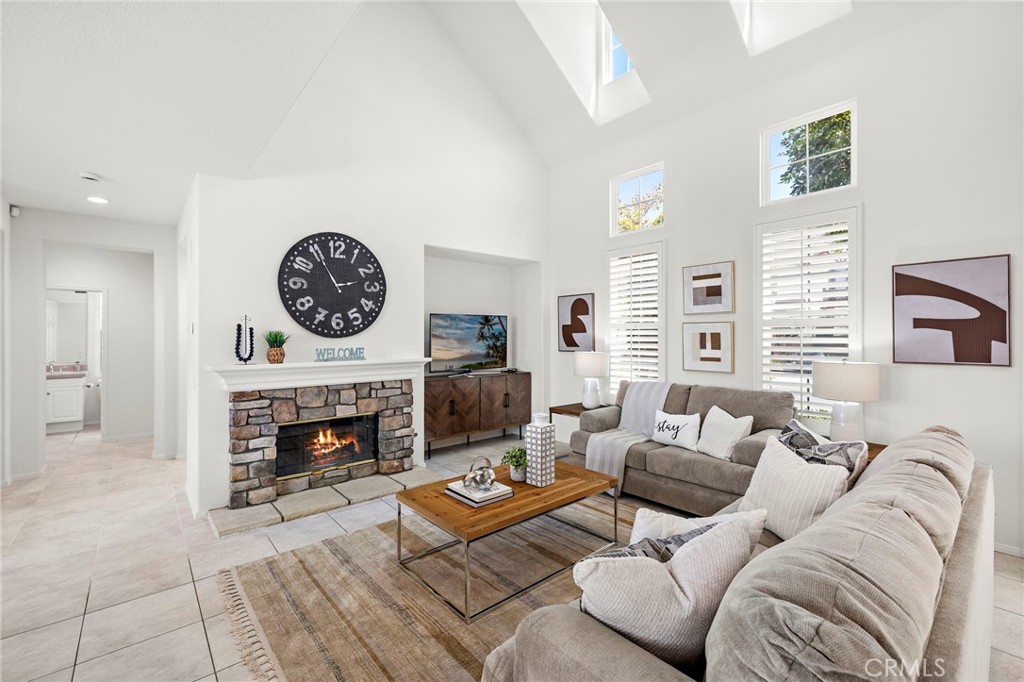 MLS #OC25216652 image #9