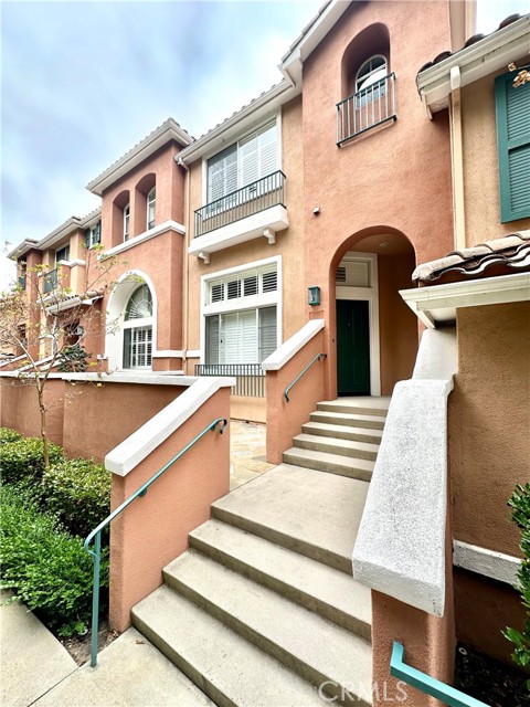 MLS #OC25216717 image #0