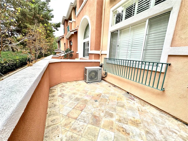 MLS #OC25216717 image #1