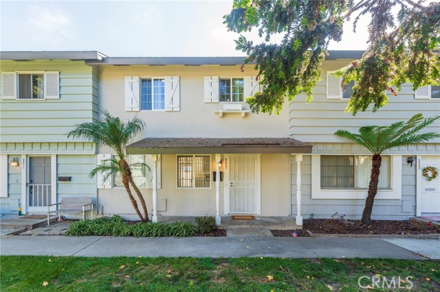 MLS #OC25217260 image #0