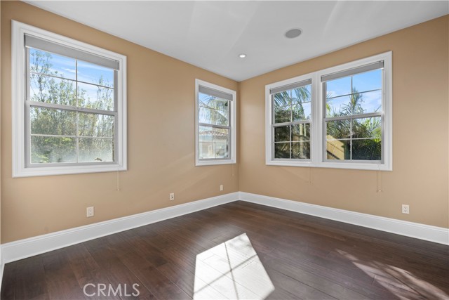 MLS #OC25217345 img 13