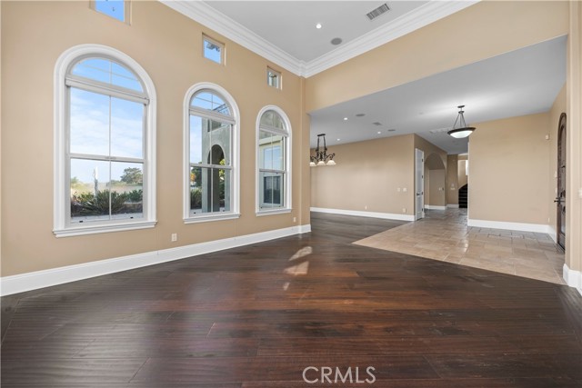 MLS #OC25217345 img 2