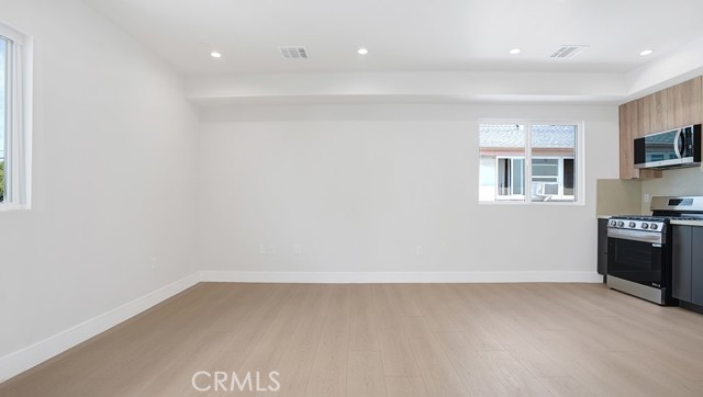 MLS #OC25217508 image #10