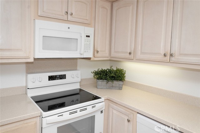 MLS #OC25217576 image #32