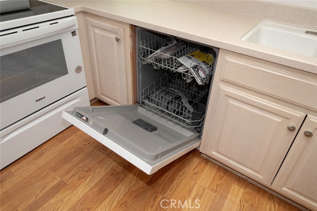 MLS #OC25217576 image #33