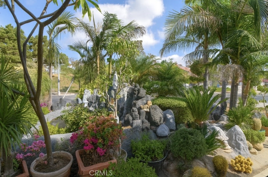 MLS #OC25217679 image #1