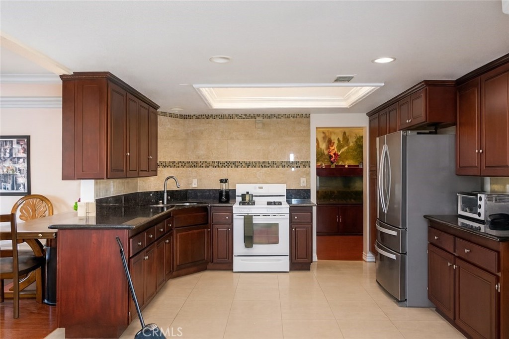 MLS #OC25217679 image #3