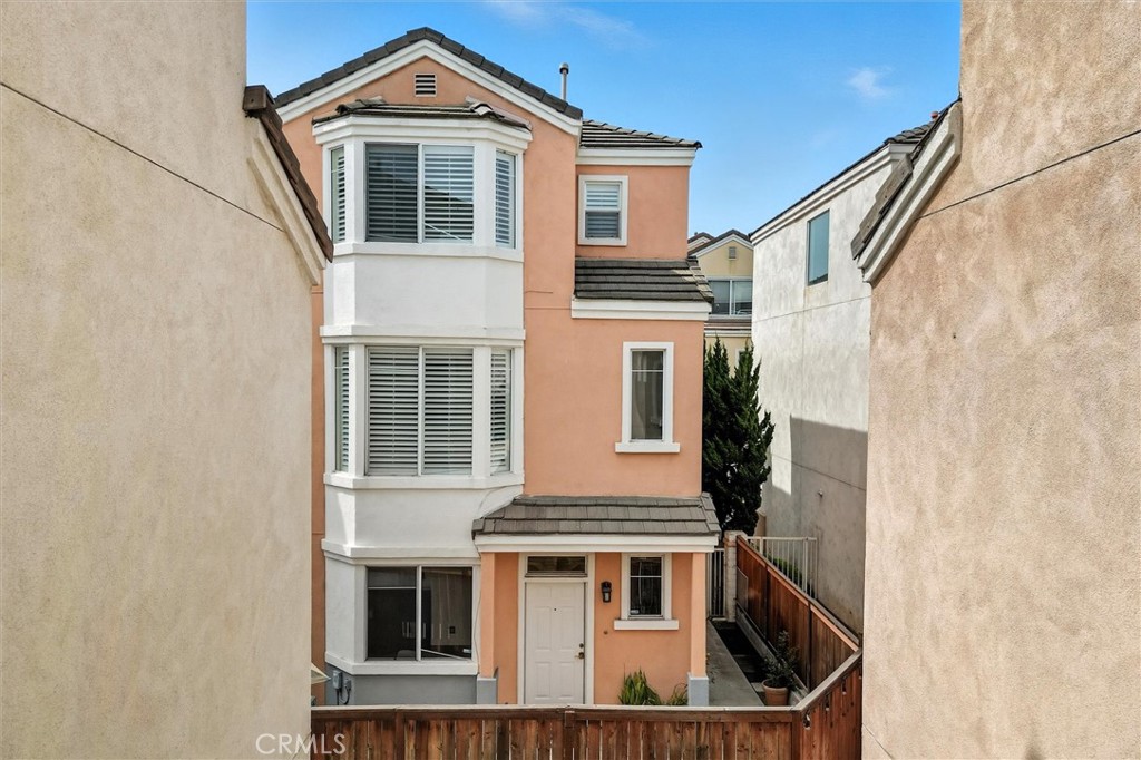 MLS #OC25217796 image #0