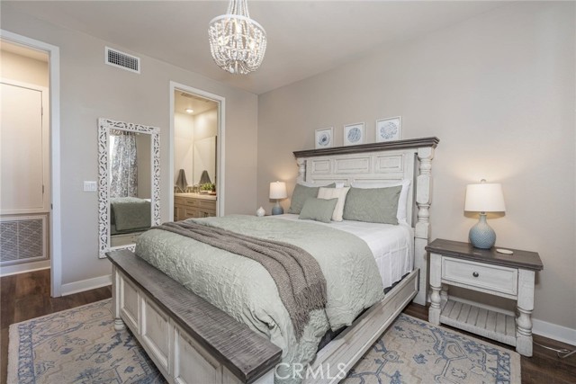 MLS #OC25217900 img 2