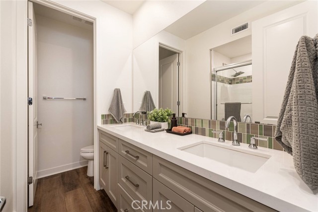 MLS #OC25217900 img 6