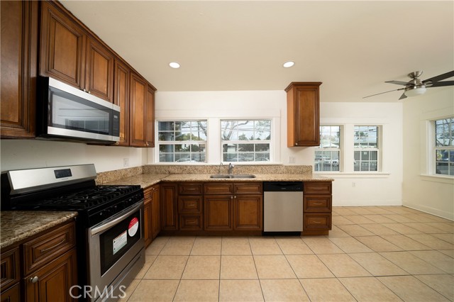 MLS #OC25218057 image #6