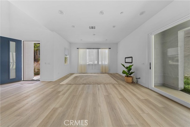 MLS #OC25218138 image #6