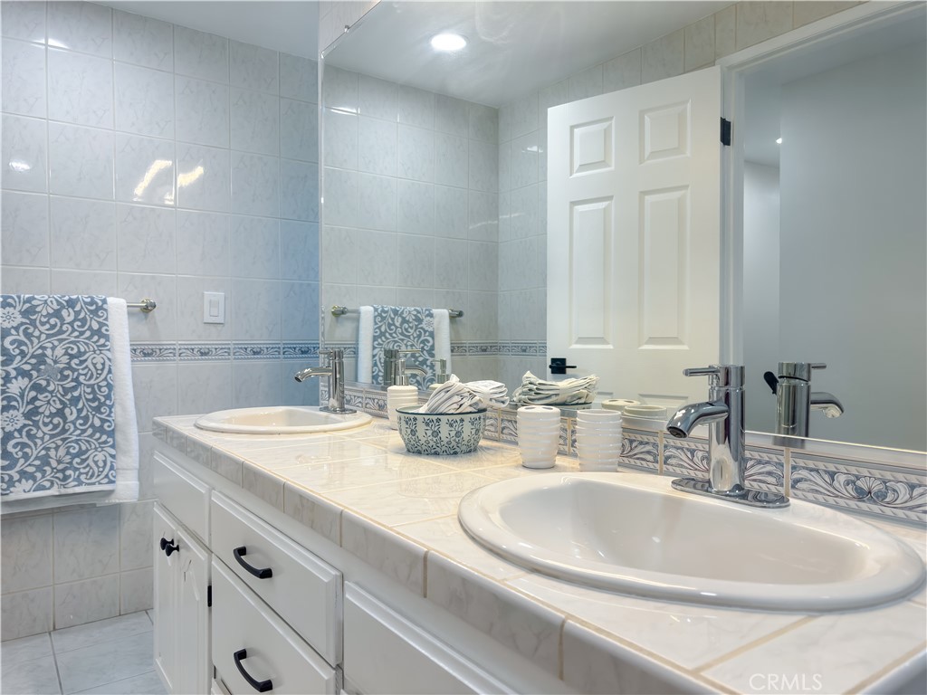 MLS #OC25218340 image #19