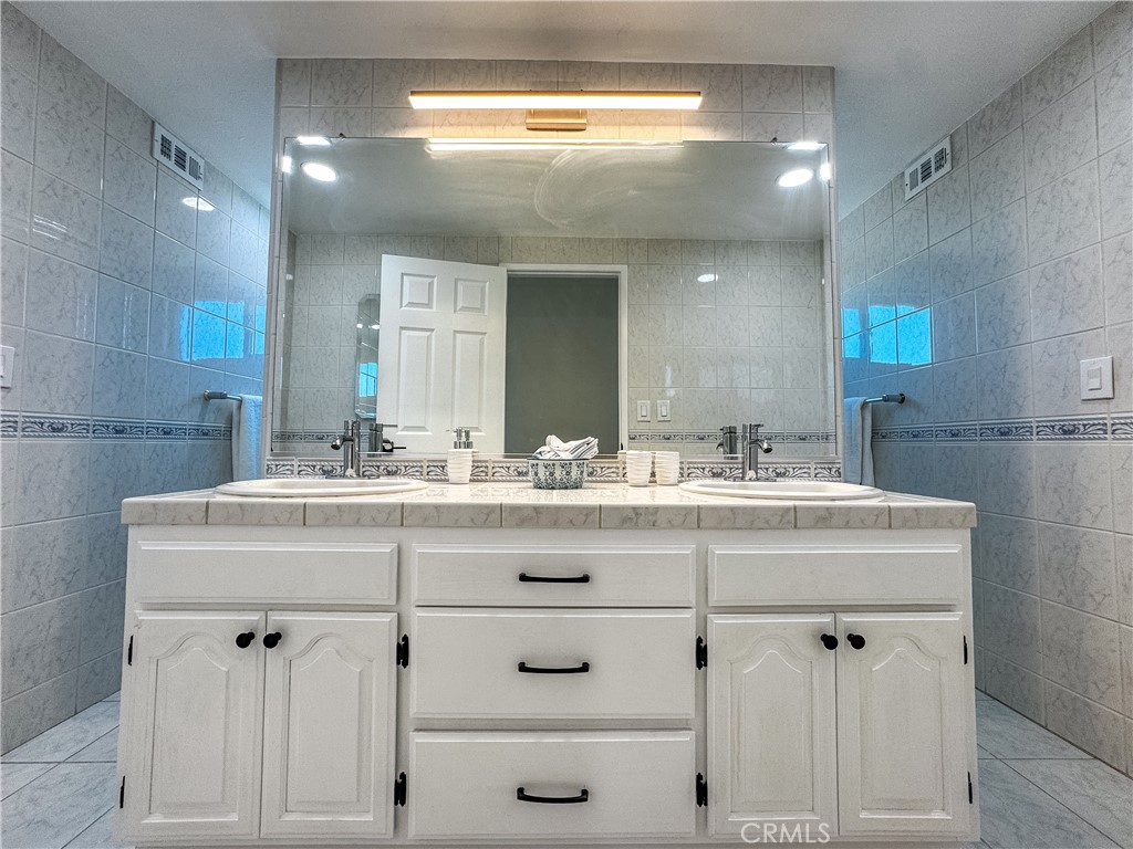 MLS #OC25218340 image #20