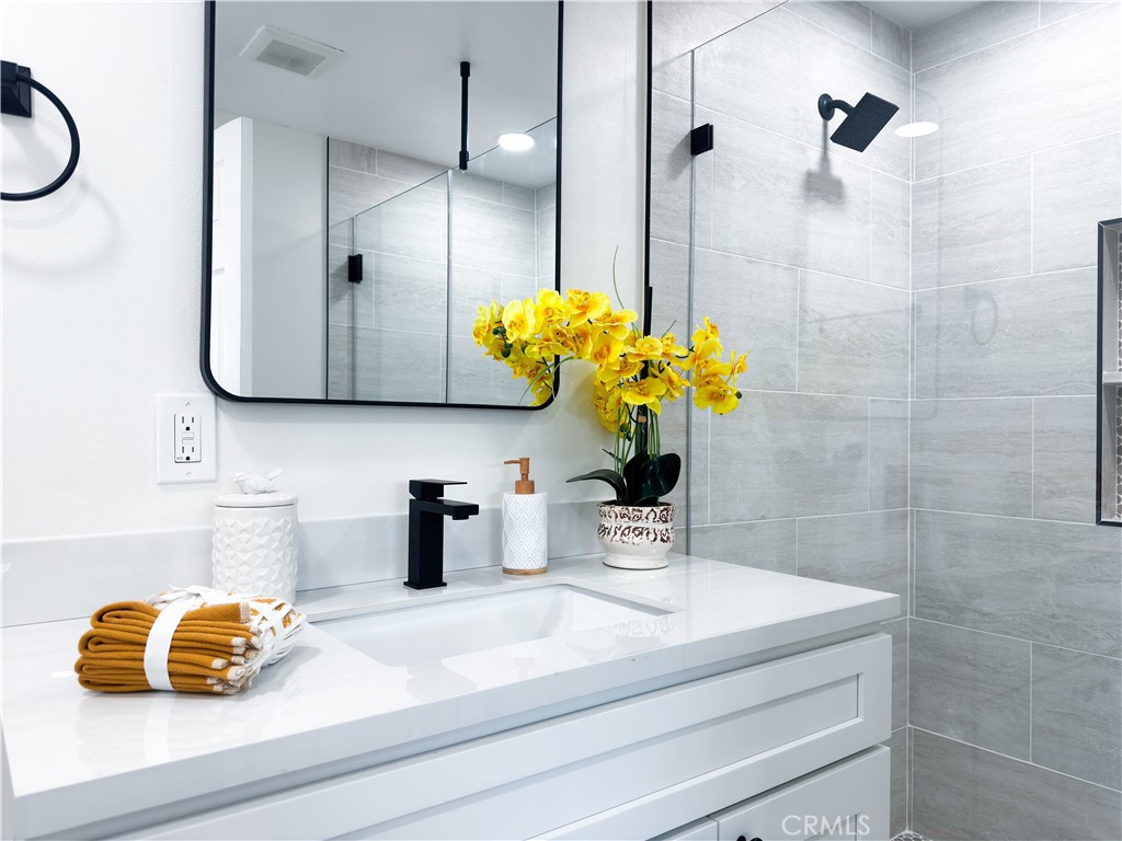 MLS #OC25218340 image #39