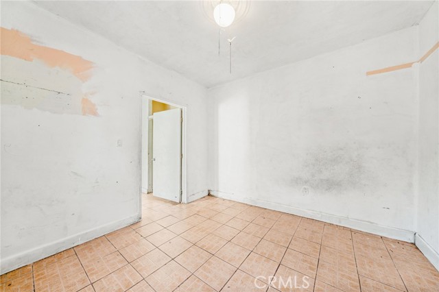 MLS #OC25218626 image #24