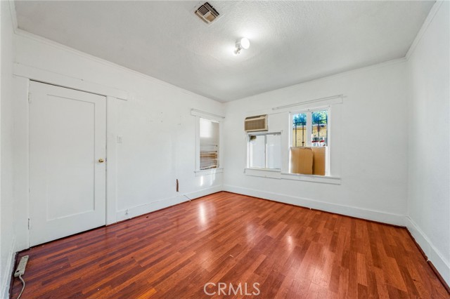 MLS #OC25218626 image #6