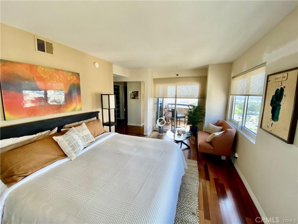 MLS #OC25218713 image #4