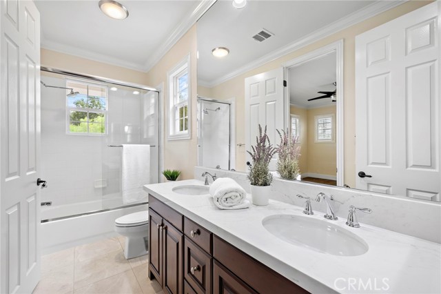 MLS #OC25218732 image #30