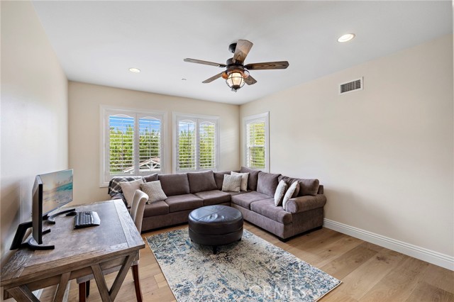 MLS #OC25218732 image #33