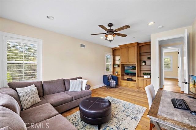 MLS #OC25218732 image #34