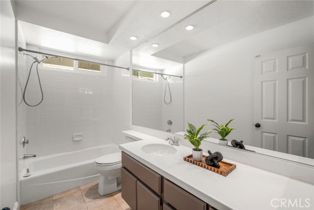 MLS #OC25218925 image #34