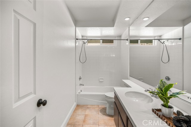 MLS #OC25218925 image #35