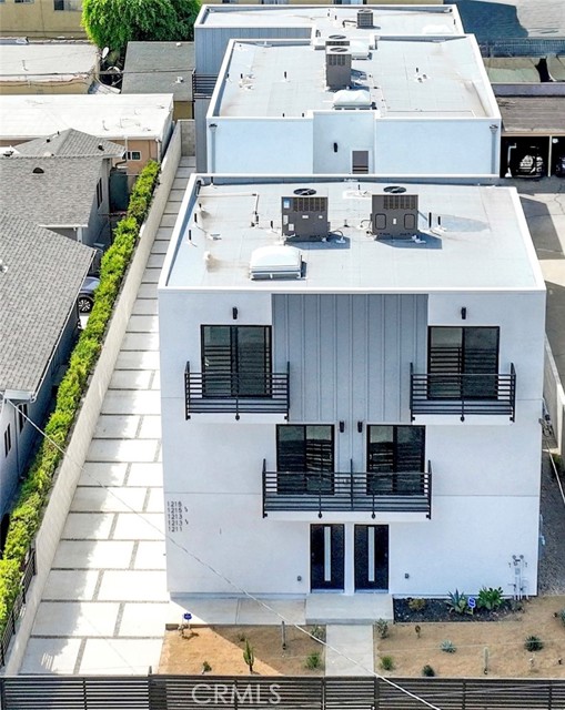 MLS #OC25215176 image #1