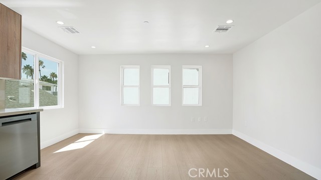 MLS #OC25215176 image #15