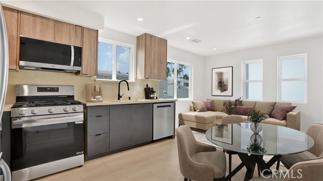 MLS #OC25215176 image #17