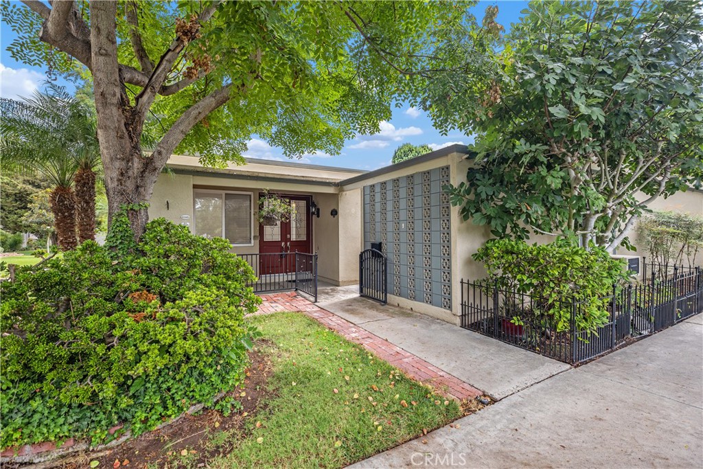 MLS #OC25219087 image #0