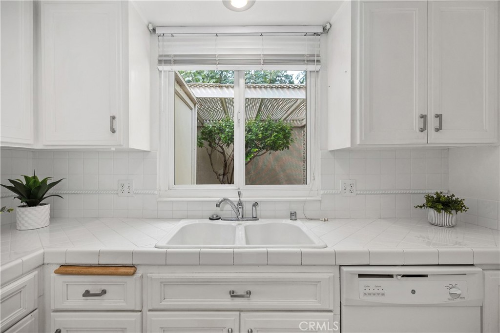 MLS #OC25219087 image #5