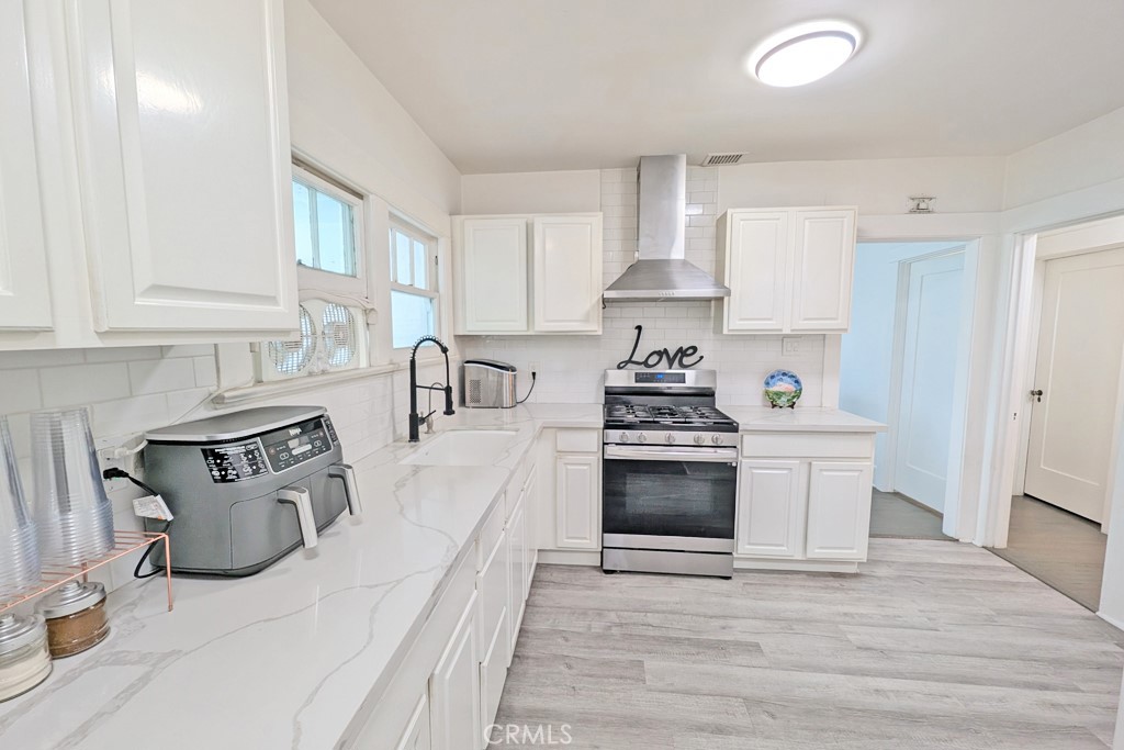 MLS #OC25219114 image #1