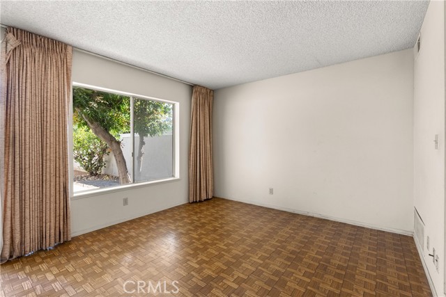 MLS #OC25219195 image #8