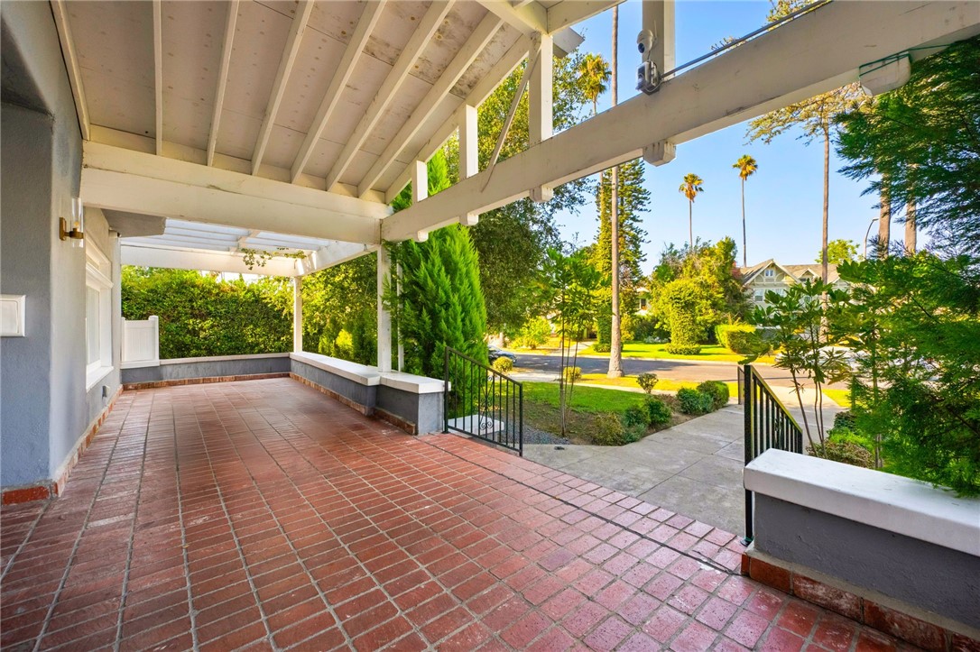 MLS #OC25219223 img 4