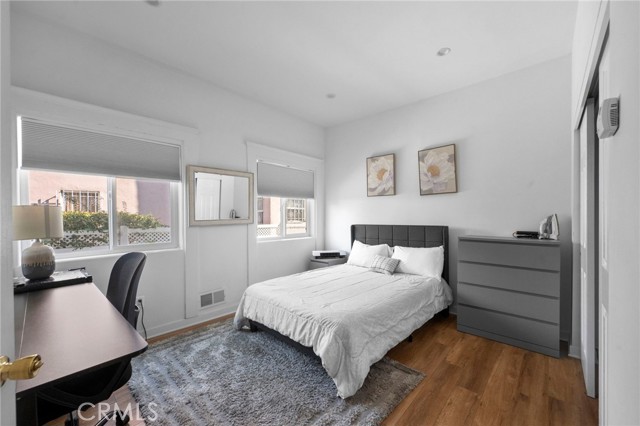 MLS #OC25219223 img 9