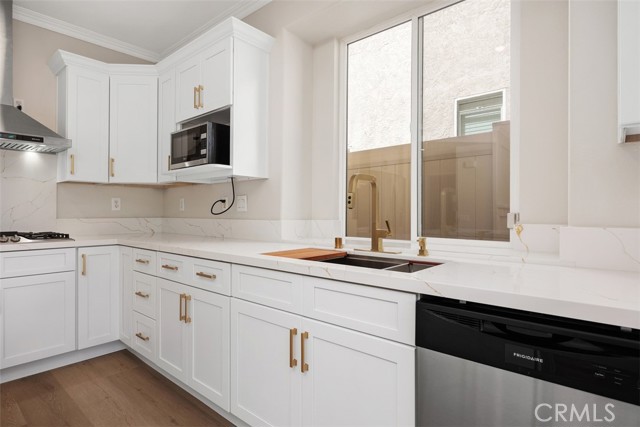 MLS #OC25219317 image #9