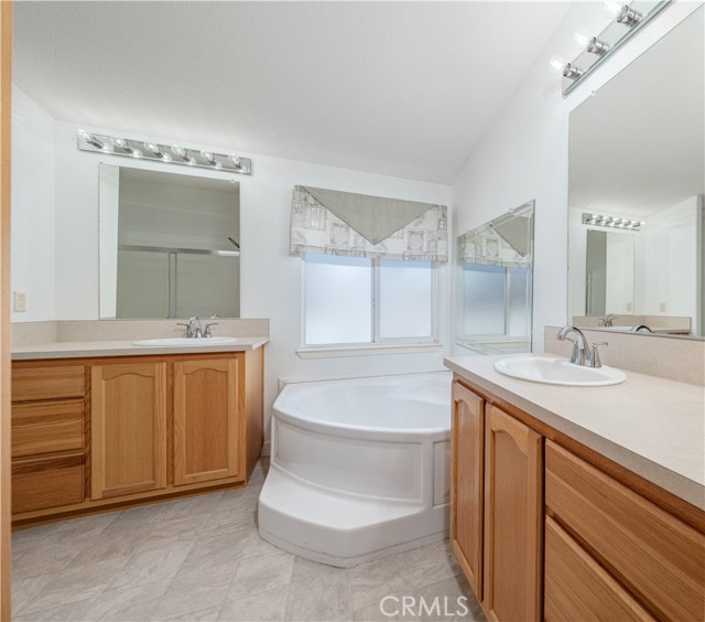 MLS #OC25219351 image #16