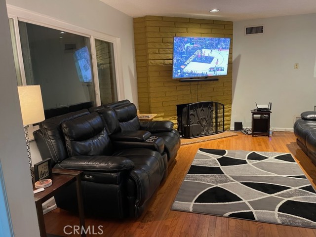 MLS #OC25219551 image #2