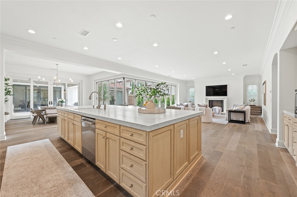 MLS #OC25219747 image #22