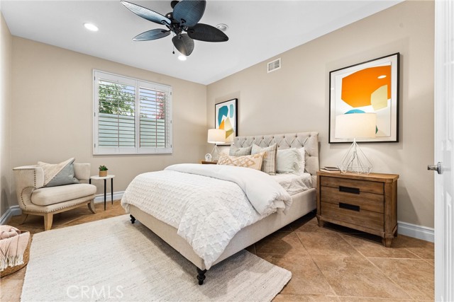 MLS #OC25220088 image #22