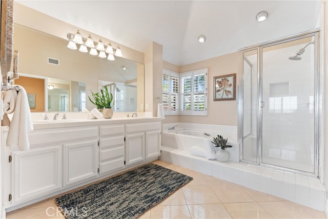 MLS #OC25220088 image #33