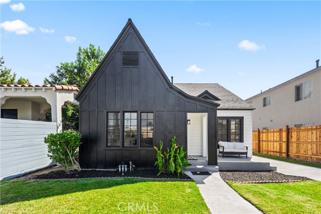 MLS #OC25220128 image #1