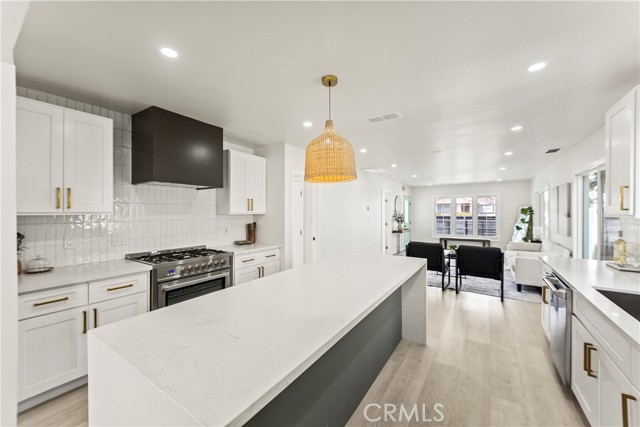 MLS #OC25220128 image #11