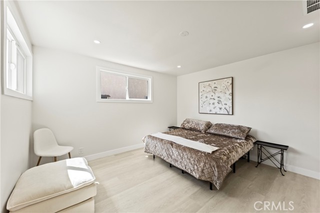 MLS #OC25220128 image #21