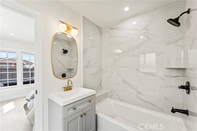 MLS #OC25220128 image #28