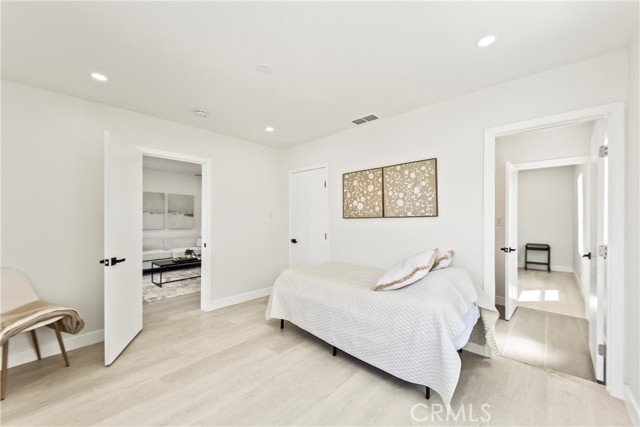 MLS #OC25220128 image #29