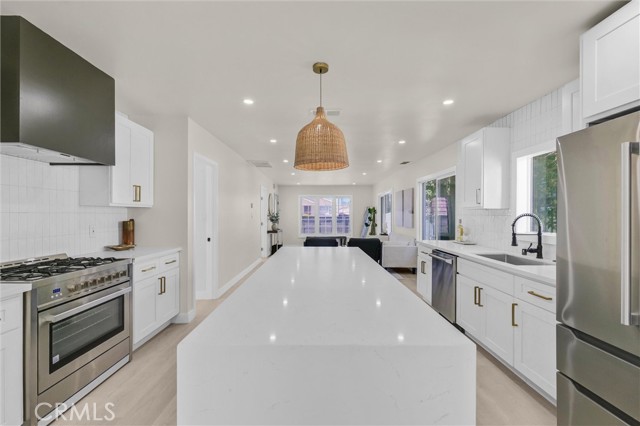 MLS #OC25220128 image #9